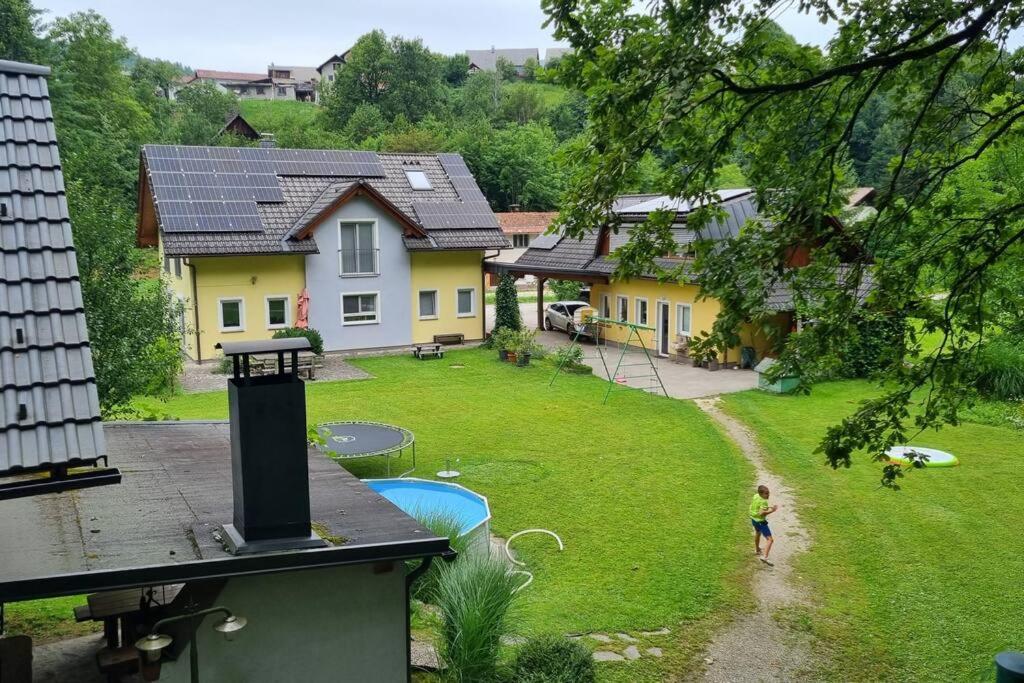 Country Retreat, Near Ljubljana City, Apartma Na Vasi, Blizu Mesta Ljubljana Apartment Medvode Exterior photo